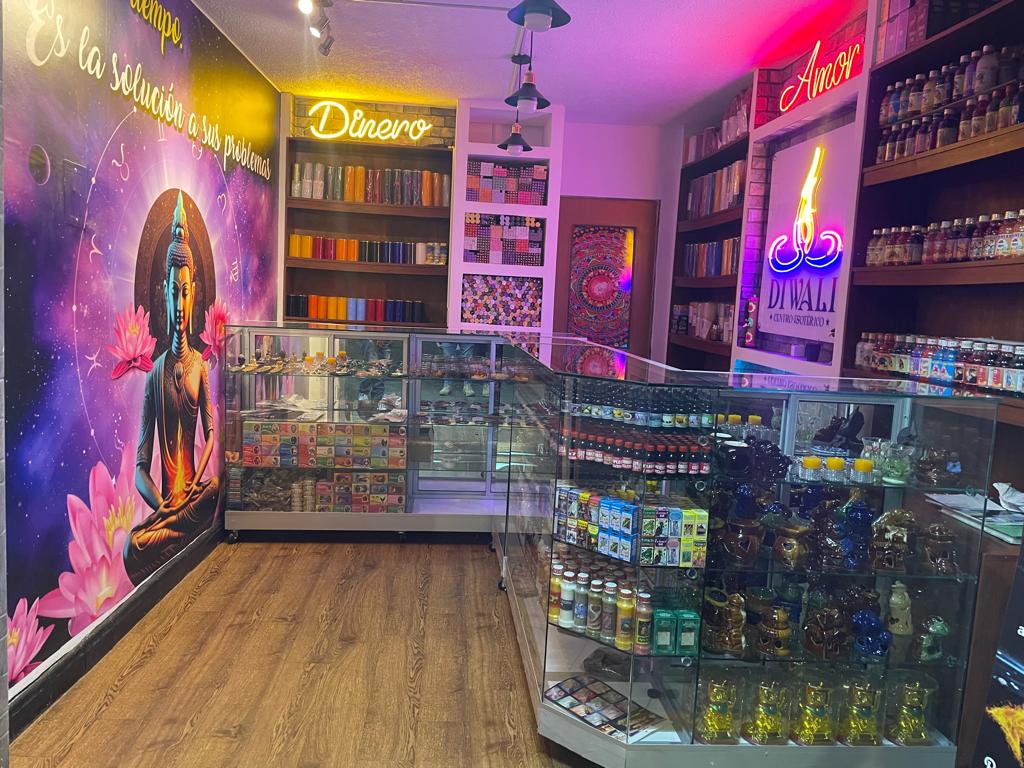Fotografía real de la fachada de nuestro local en Chapinero, Bogotá